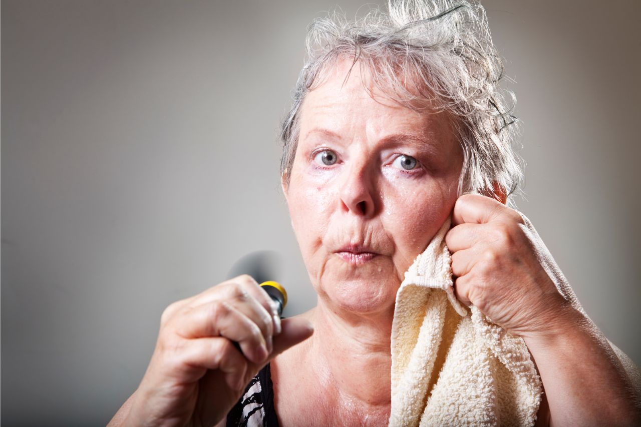 Hitzewallungen in den Wechseljahren – 10 Ursachen & Behandlungen Hitzewallungen Wechseljahre - Beitragsbild