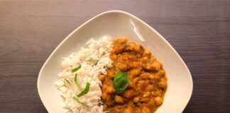 Gemüsecurry mit Kichererbsen und Vollkornreis Rezept Gemüsecurry mit Kichererbsen und Vollkornreis