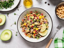 Quinoa-Salat mit Gemüse und Hähnchen Rezept Quinoa Salat mit Gemüse und Hähnchen