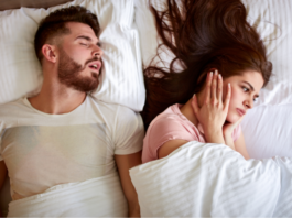 Atemaussetzer beim Schlafen & Schnarchen – Ursachen und Lösungen Schnarchen Titelbild